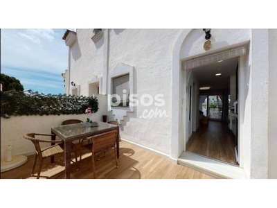 Casa adosada en venta en Avenida de Alpandeire