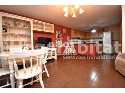 Casa adosada en venta en Plaza 8 de Marzo