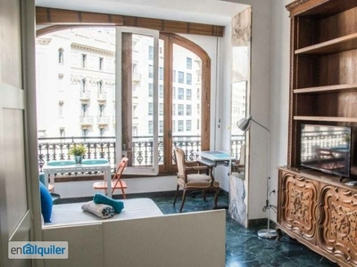 Luminoso estudio independiente en complejo de apartamentos en alquiler en Ciutat Vella