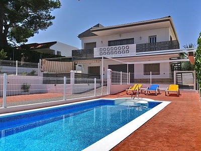 Villa para 12 personas con piscina (250 mts playa)