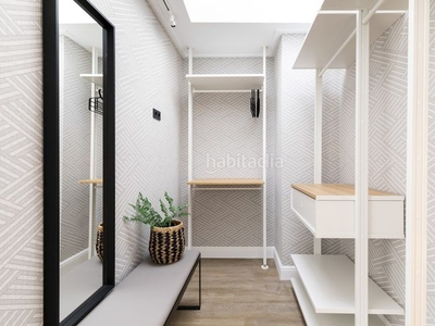 Alquiler ático con 2 habitaciones amueblado con ascensor, calefacción y aire acondicionado en Madrid