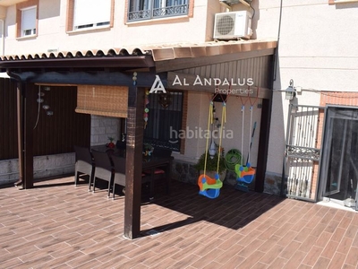 Alquiler casa adosada amplio chalet con 4 dormitorios, 2 baños y parcela, en zona residencial con piscina y zonas comunes en Seseña