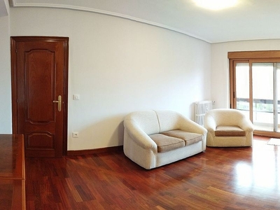 Alquiler de piso en calle Real Oviedo de 3 habitaciones con terraza y garaje