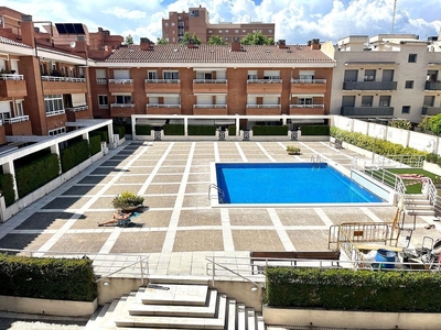 Alquiler de piso en calle Sant Joaquim de 4 habitaciones con piscina y jardín