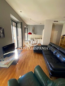 Alquiler de piso en Centro - Alicante de 2 habitaciones con muebles y balcón