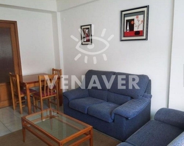 Alquiler de piso en Centro - Ourense de 3 habitaciones con muebles y balcón