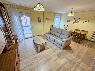 Alquiler de piso en Centro - Palencia de 2 habitaciones con terraza y muebles