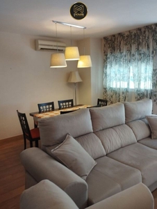 Alquiler de piso en Valdeastillas - Fuentezuelas de 3 habitaciones con terraza y muebles