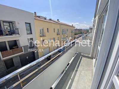 Alquiler piso apartamento con plaza de parking y terraza en el centro en Palamós