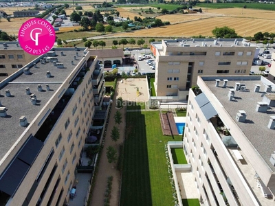 Ático con 4 habitaciones con ascensor, parking, piscina, calefacción y aire acondicionado en Girona