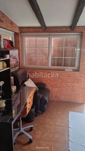 Casa adosada con 4 habitaciones con parking y aire acondicionado en Valdeolmos - Alalpardo