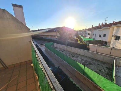 Dúplex en alquiler en calle España de 2 habitaciones con terraza y piscina