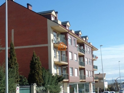 Dúplex en venta en Valverde de la Virgen de 4 habitaciones con terraza y garaje