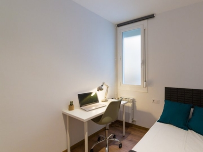Habitación para alquilar en un apartamento de 5 camas en el relajado Horta-Guinardó