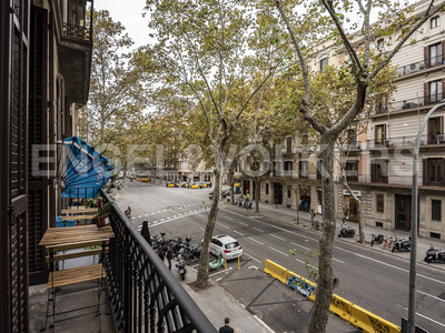 Luminoso piso reformado en Eixample Dret