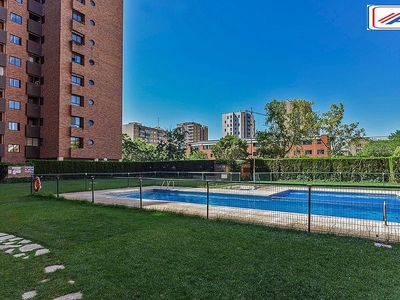 Piso en alquiler en avenida Juan Pablo II de 3 habitaciones con terraza y piscina