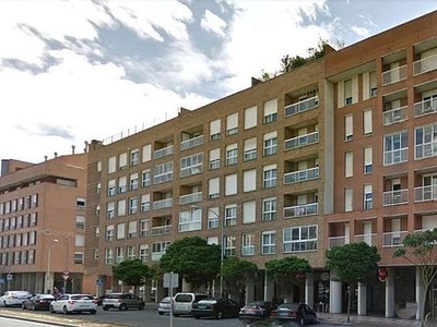 Piso en alquiler en avenida Pamplona de 1 habitación con garaje y muebles