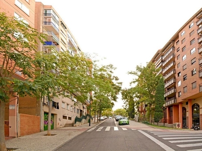 Piso en alquiler en calle De Luis Royo Villanova de 3 habitaciones con terraza y muebles