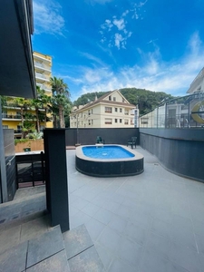 Piso en alquiler en Canyelles - Montgoda de 3 habitaciones con terraza y piscina