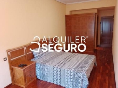Piso en alquiler en Casco Viejo de 2 habitaciones con terraza y muebles