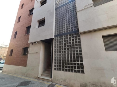 Piso en venta en Bellpuig de 3 habitaciones con terraza y aire acondicionado