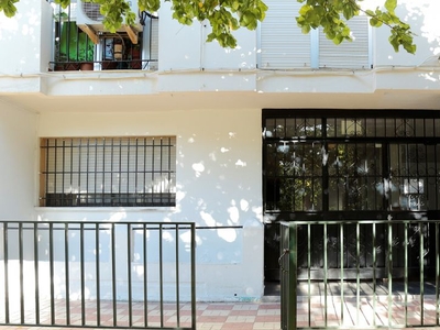 Piso en venta en calle Duero de 3 habitaciones con terraza y muebles