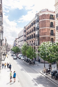Piso propiedad de lujo junto a hotel four seasons en Madrid
