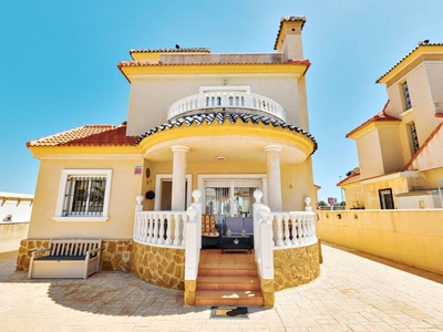 Venta Casa adosada en Pinar de Campoverde Pilar de la Horadada. Muy buen estado con terraza 138 m²