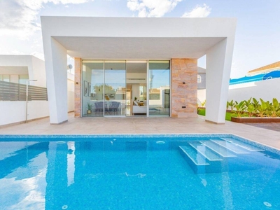 Venta Casa unifamiliar Torrevieja. Con terraza 136 m²