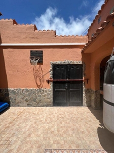Venta de casa con terraza en La Camella (Arona), capoblanco