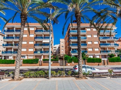 Venta Piso Calafell. Piso de cuatro habitaciones en Maritim Sant Joan De Deu 143. Con terraza