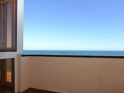 Venta Piso Fuengirola. Piso de cuatro habitaciones Séptima planta con terraza