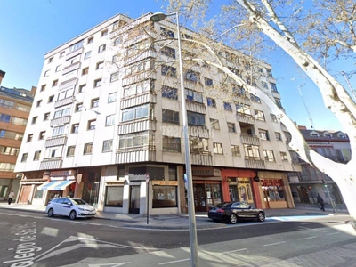 Venta Piso Valladolid. Piso de tres habitaciones Con terraza calefacción central