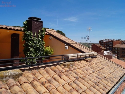 Venta Piso Viana. Piso de tres habitaciones en Calle de Santo Nicasio. Cuarta planta con terraza