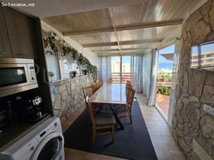 Atico triplex de 2 dormitorios con vistas al mar y parking en venta en El