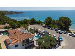 El Mirador : Villa de lujo con piscina de agua salada a pie de playa en