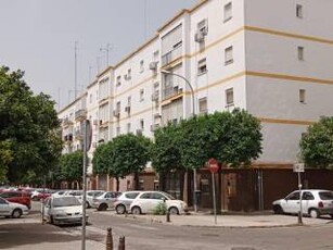 Piso de cuatro habitaciones Moncayo, El Plantinar-El Juncal-Avenida de la Paz, Sevilla