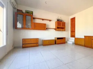 Piso en venta en Carrer de les Escoles, 12