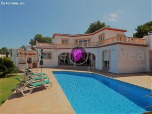 Villa luminosa con vistas al mar en Jávea