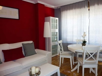 Alquiler de piso en calle Condesa Mencía de 3 habitaciones con garaje y muebles