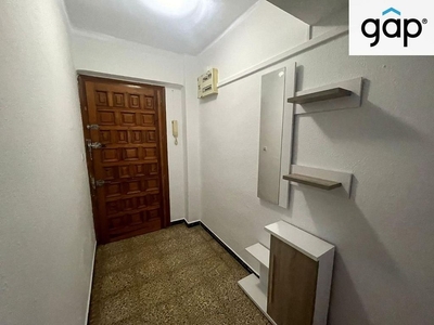 Alquiler de piso en Centro - Cuenca de 3 habitaciones con terraza y muebles