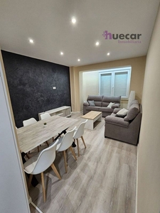 Alquiler de piso en Centro - Cuenca de 4 habitaciones con muebles y balcón