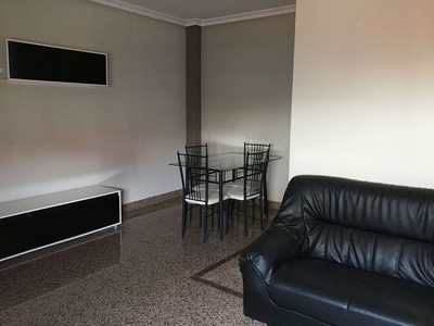 Alquiler de piso en Centro - Palencia de 1 habitación con muebles y balcón