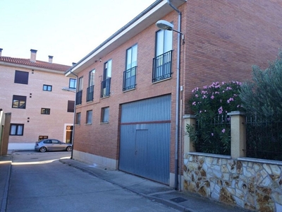 Alquiler de piso en Lerma de 1 habitación con terraza y muebles