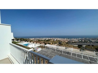 Apartamento con vistas frontales al mar en venta en Benalmadena, Malaga