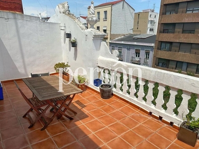 Ático en alquiler en Arrancapins de 1 habitación con terraza y muebles