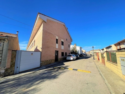 Dúplex en alquiler en Pozo de Guadalajara de 4 habitaciones con terraza y garaje