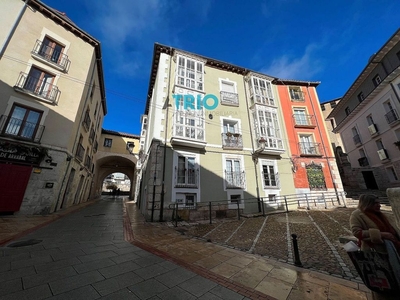 Piso en alquiler en Centro - Burgos de 3 habitaciones con balcón