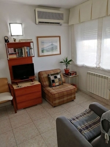 Piso en venta en Aluche de 2 habitaciones con jardín y aire acondicionado