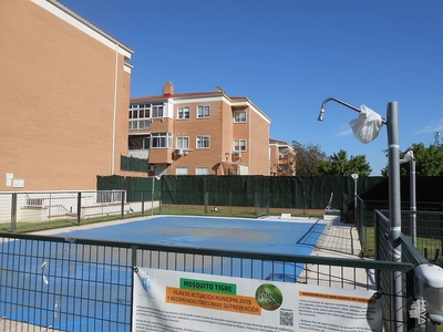 Piso en venta en Campo Real de 3 habitaciones con piscina